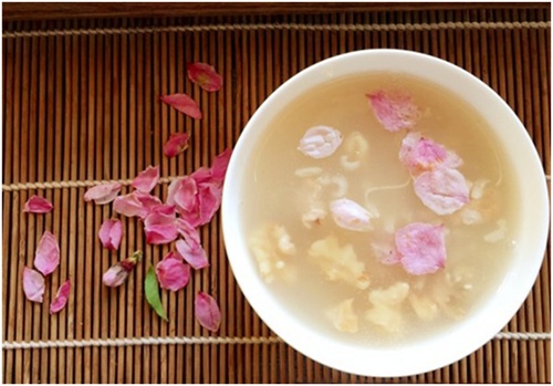 eat peach blossom porridge for pure brightness solar term